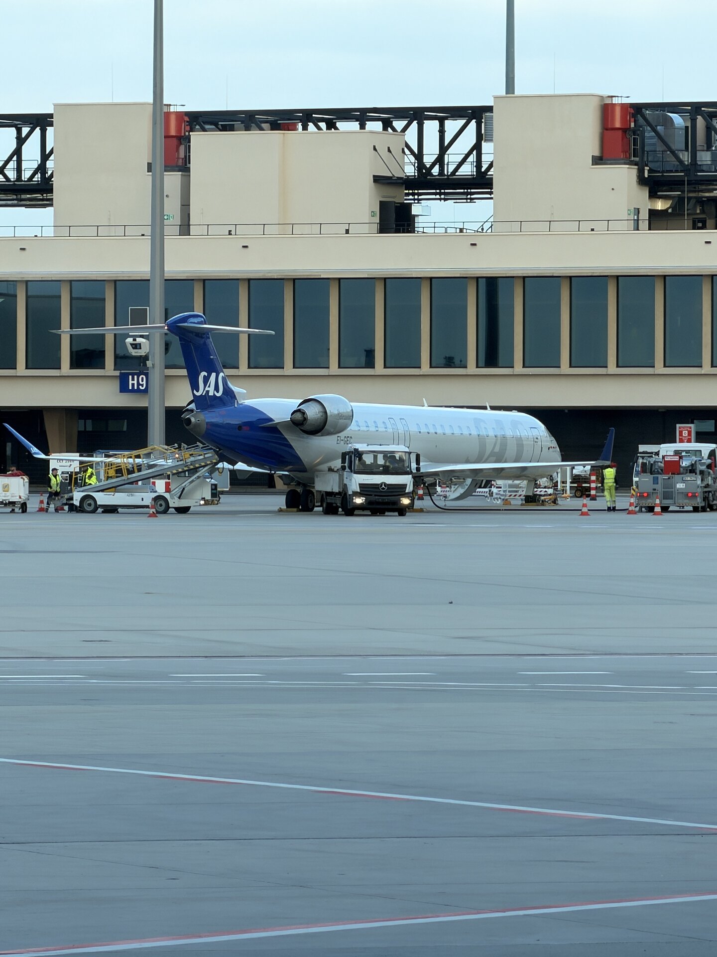 Bombardier Dash 8-400