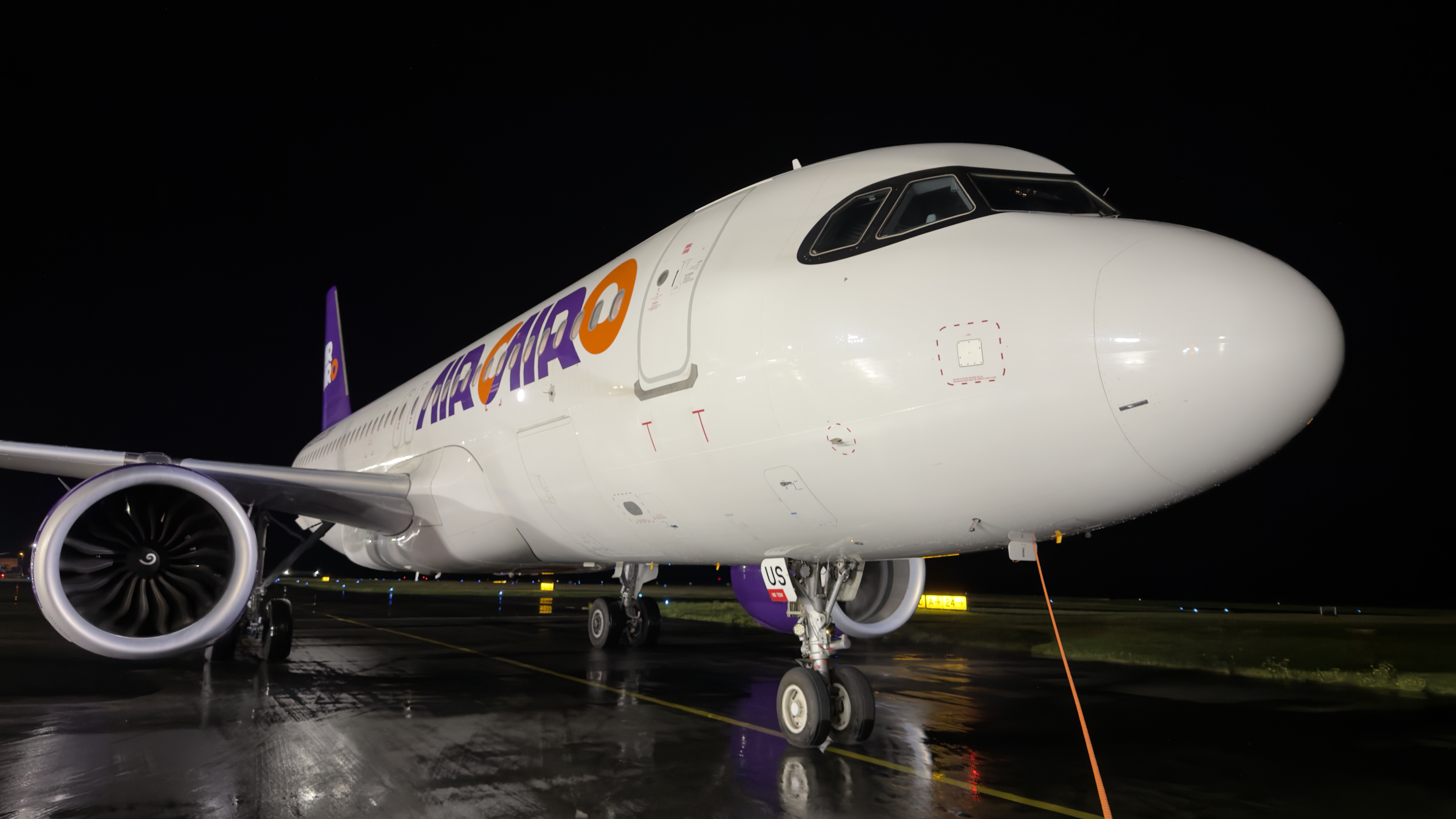 Airbus  A320-251N