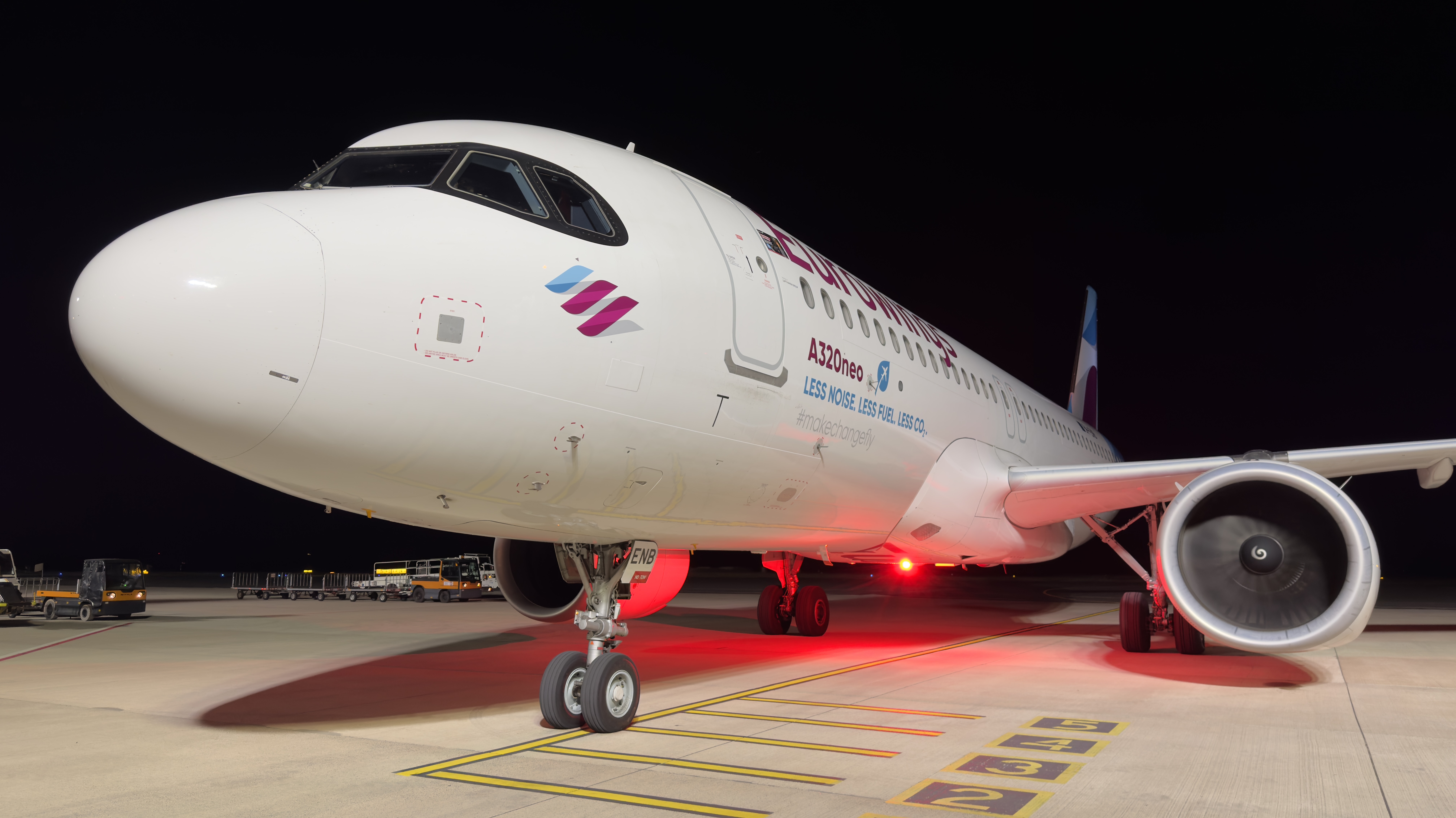 Airbus  A320-251N