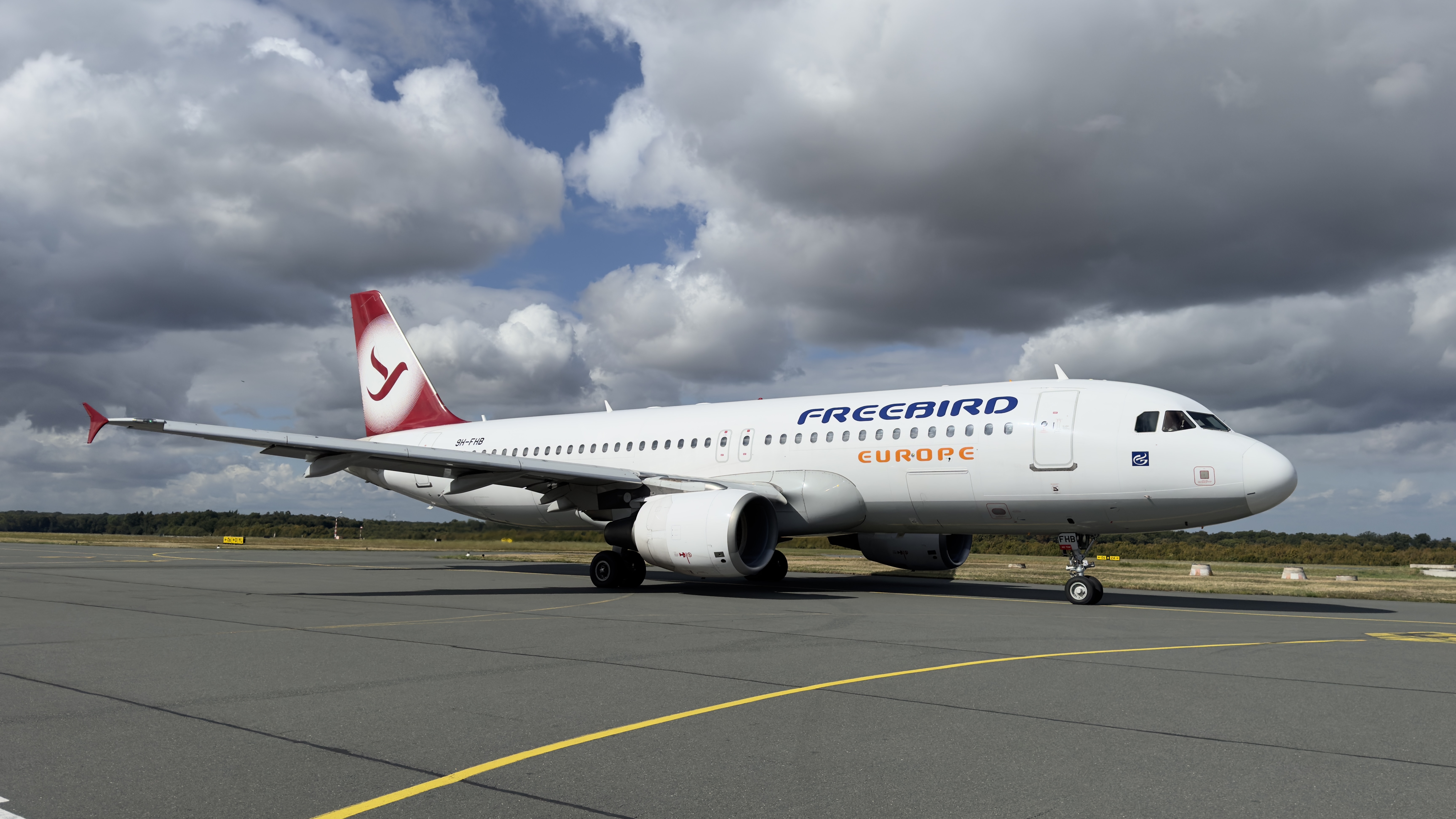 Airbus  A320-214