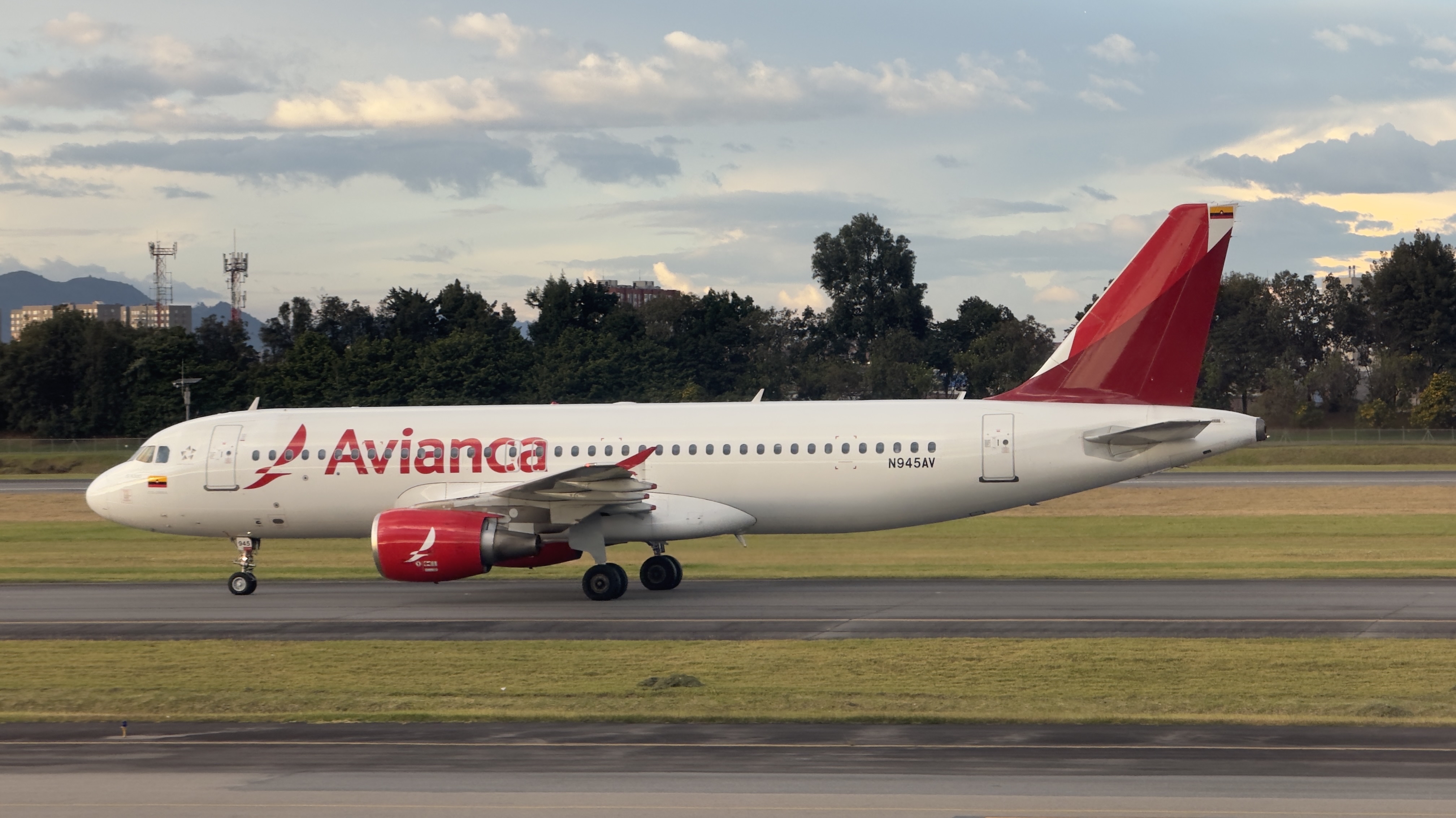 Airbus A320-214