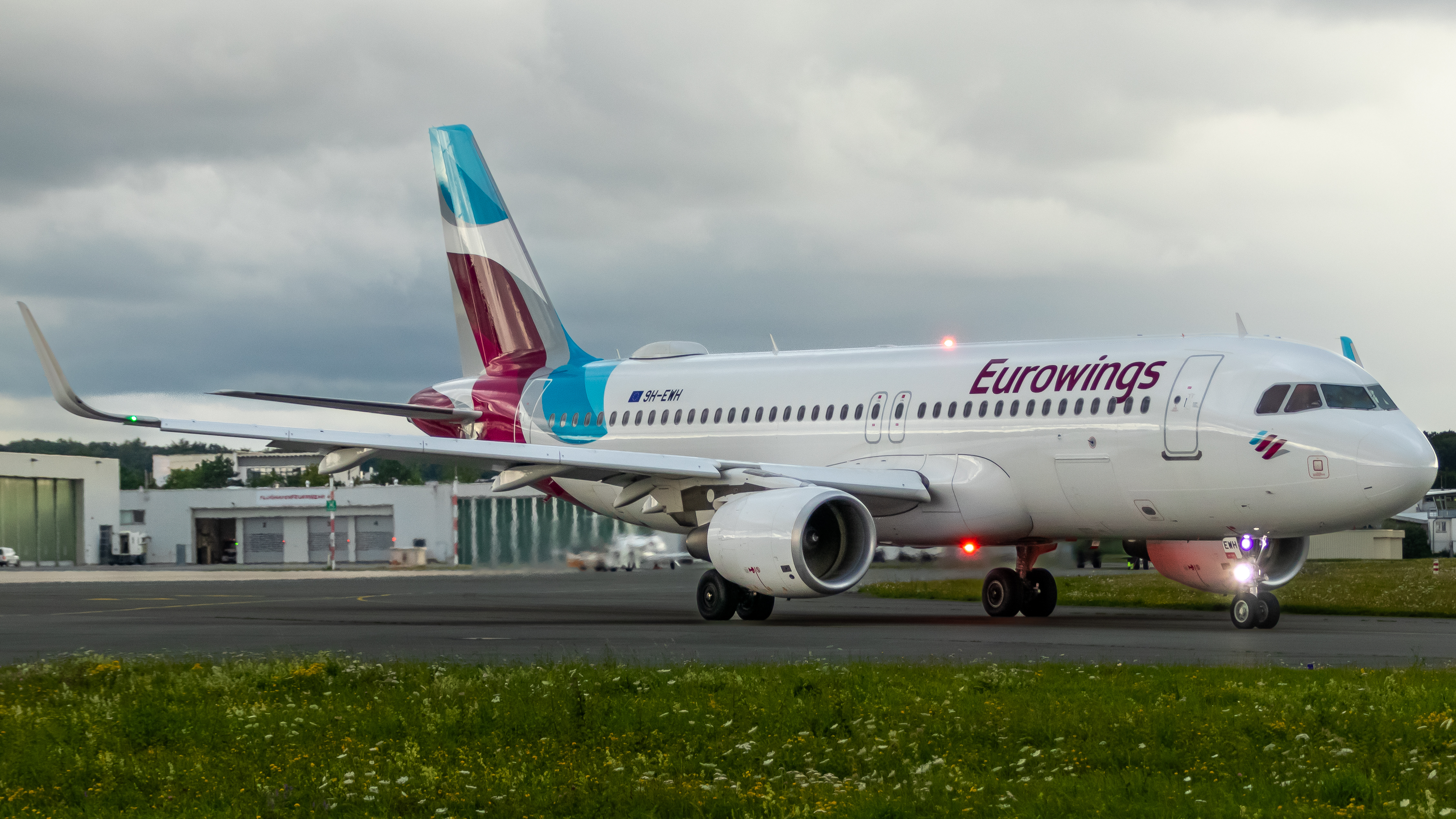 Airbus A320-214