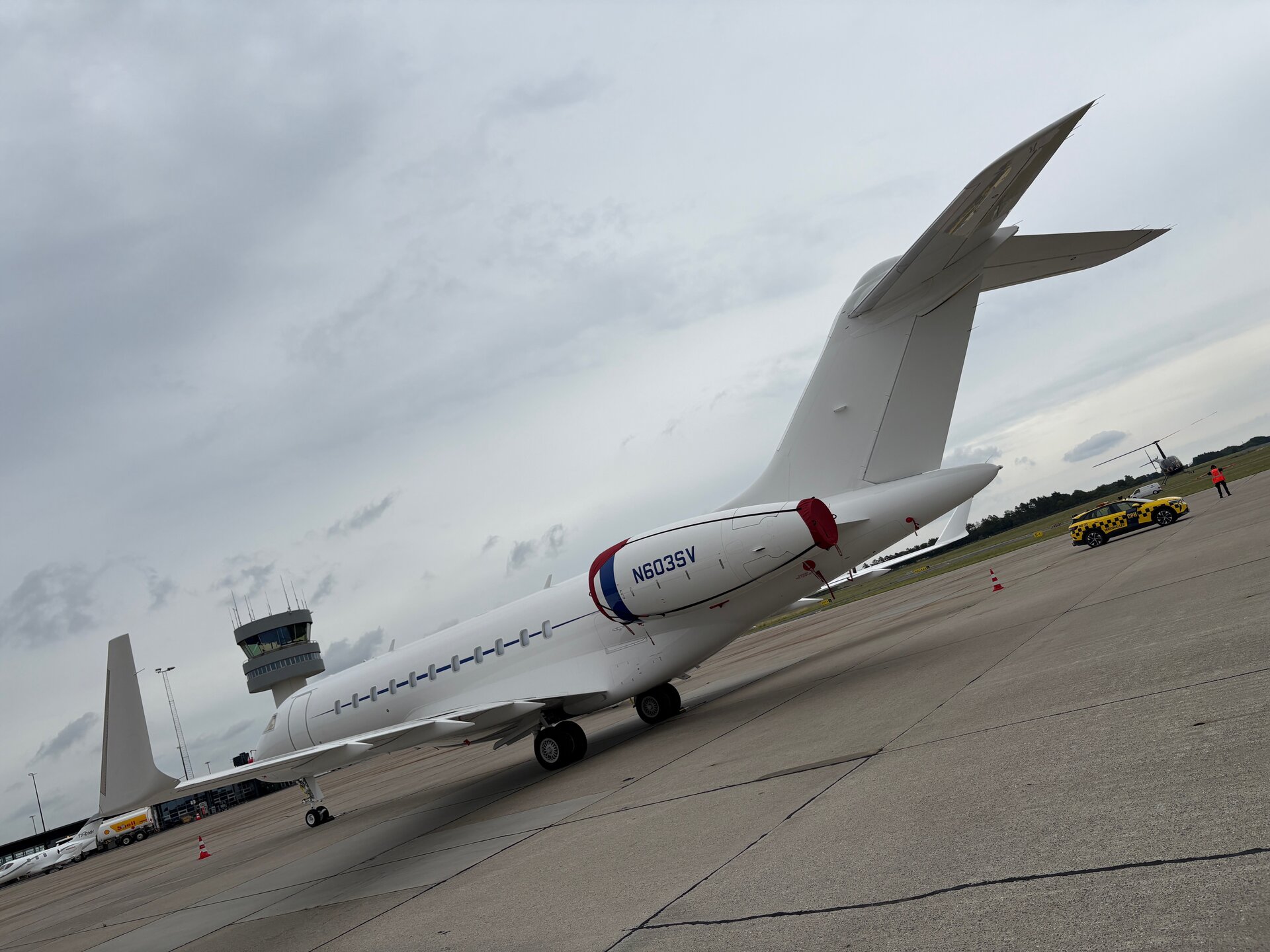 Bombardier Global Express (likely Global 6000 or 6500 series)