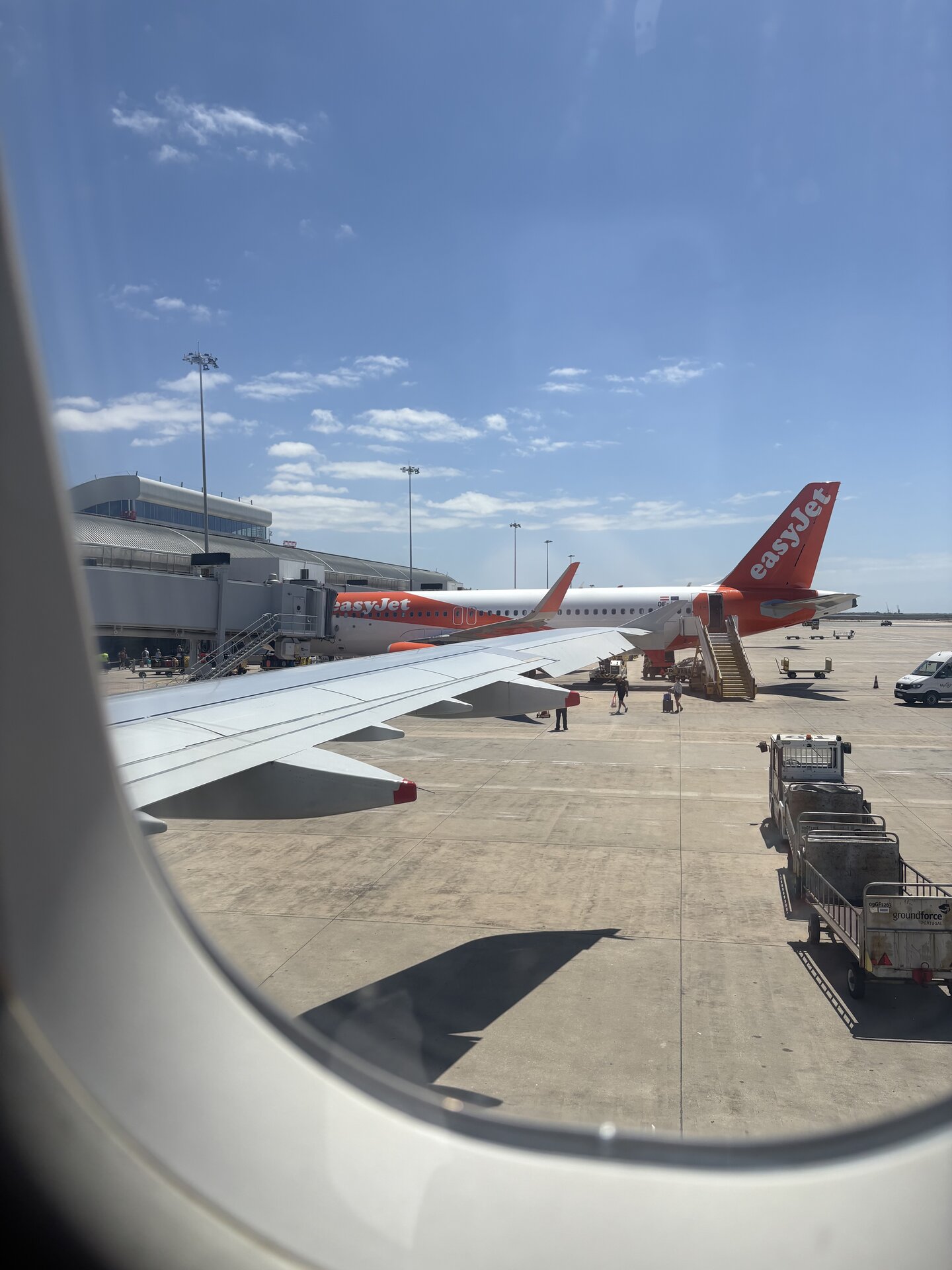 Airbus A320-214