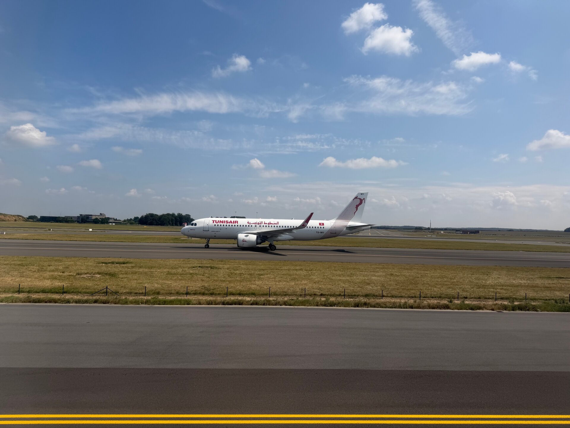 Airbus A320-214