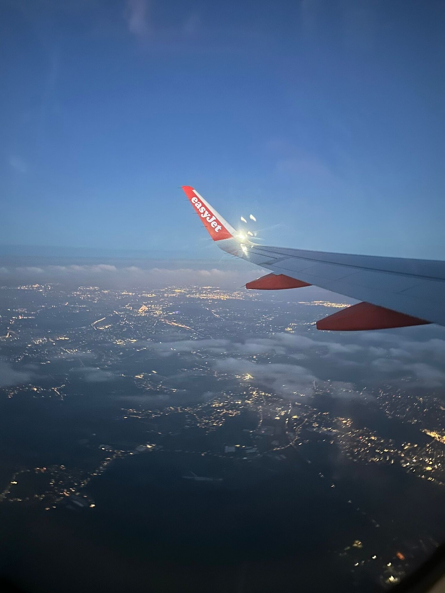 Airbus A320 Family (likely A320-200 or A320neo based on easyJet\'s fleet and winglet)