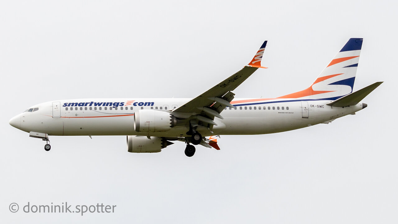 Boeing 737 MAX 8