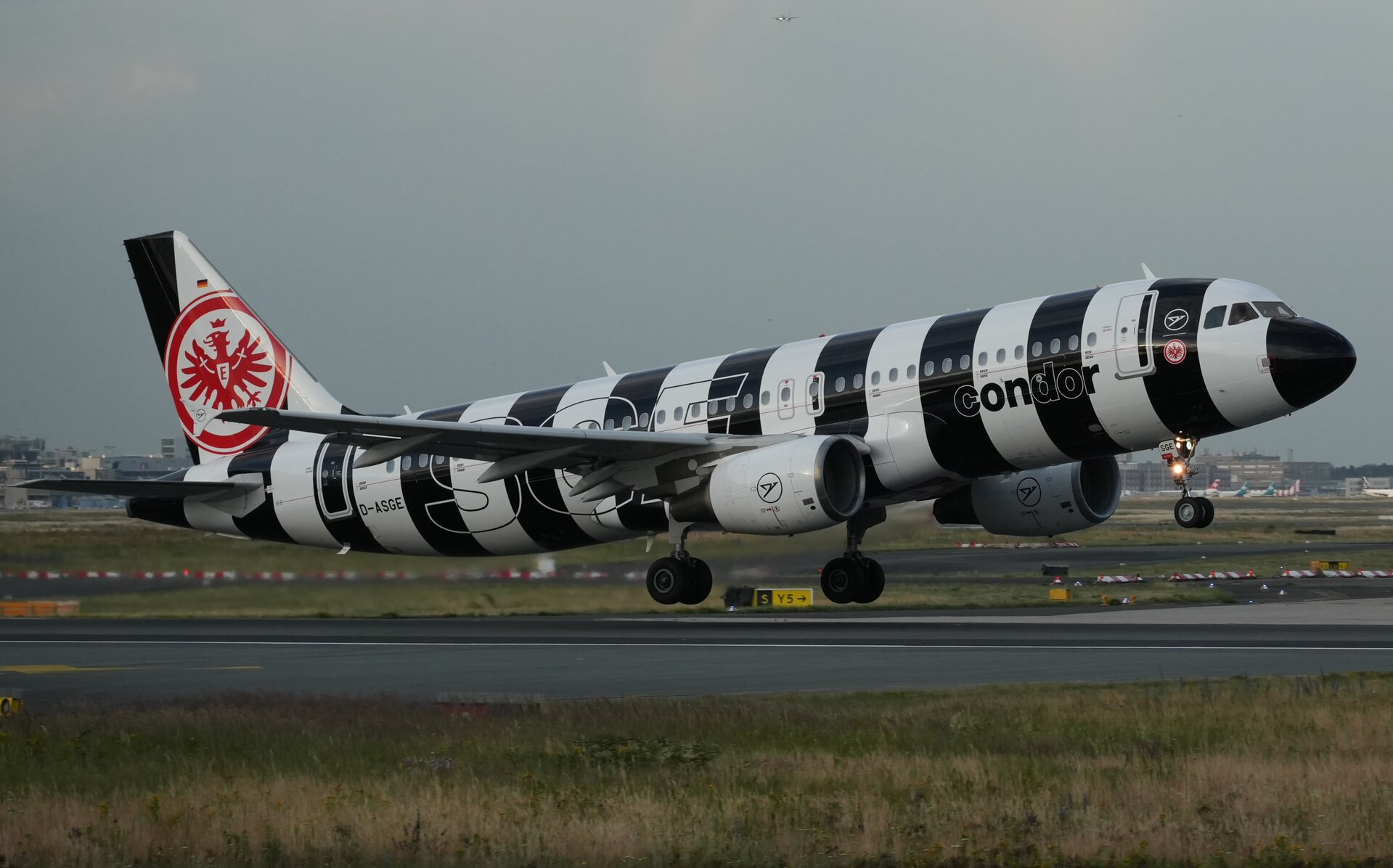 Airbus A320-214