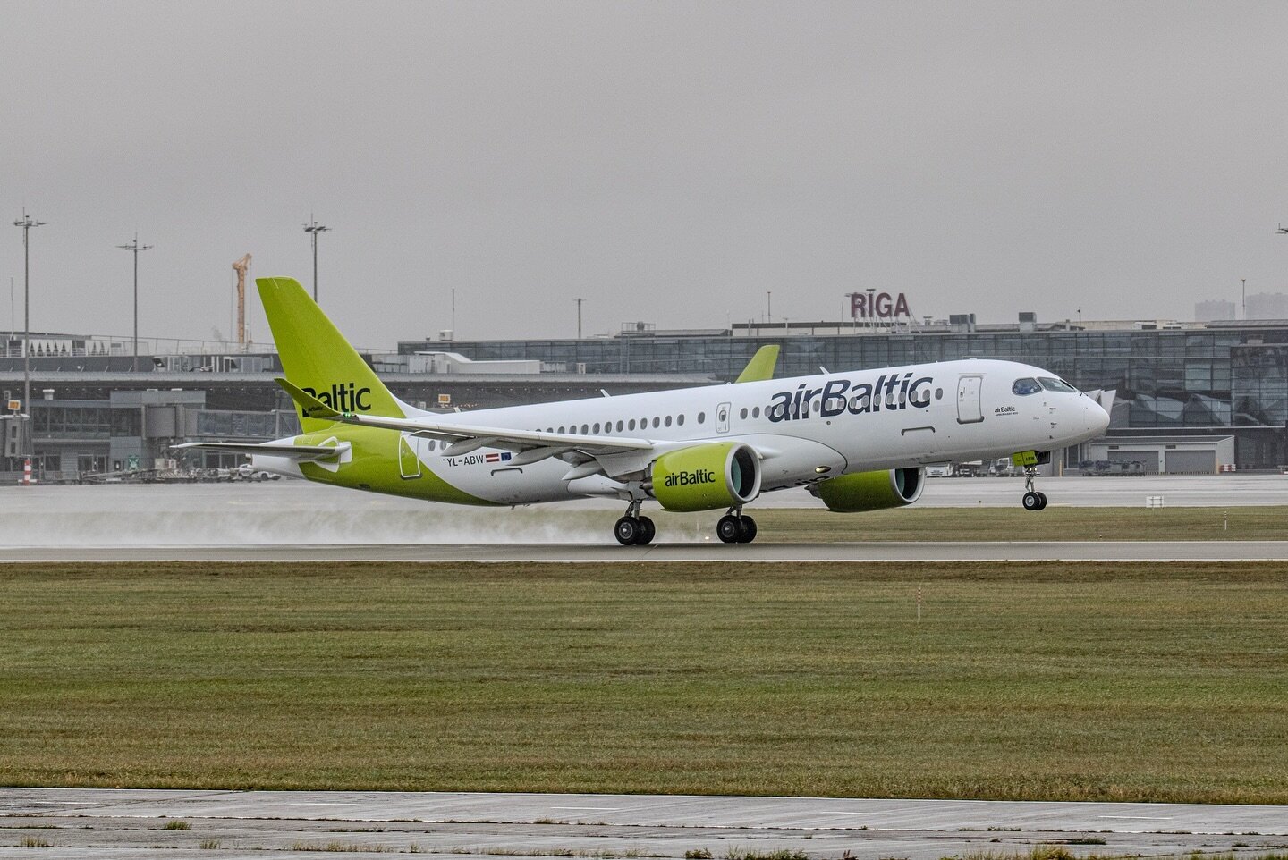 Airbus A220-300