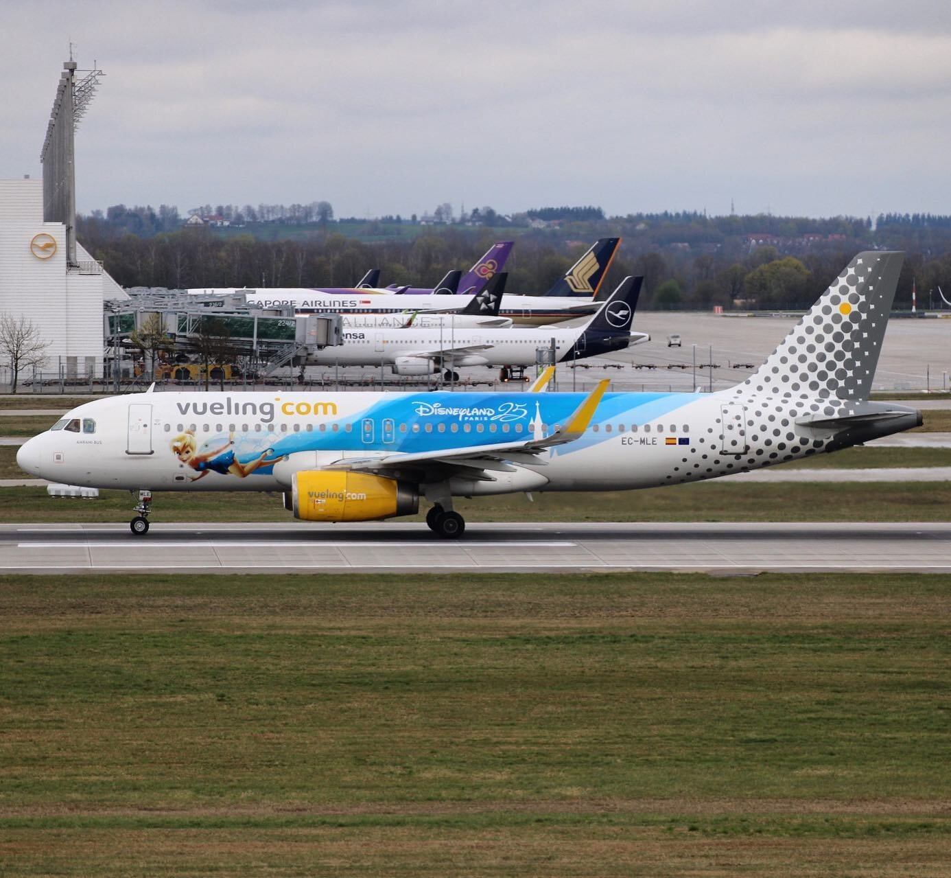 Airbus A320-214
