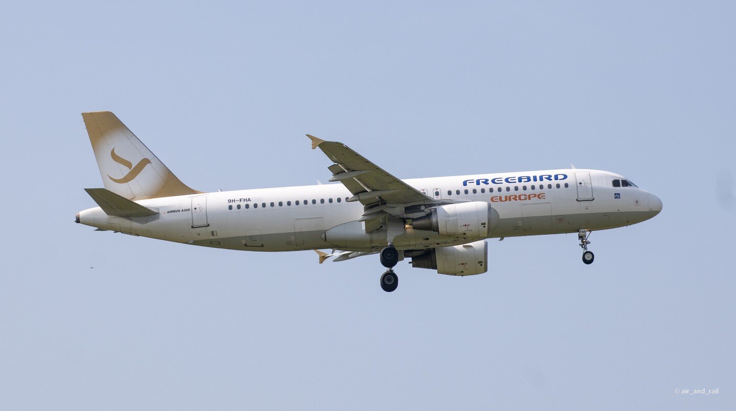 Airbus A320-214