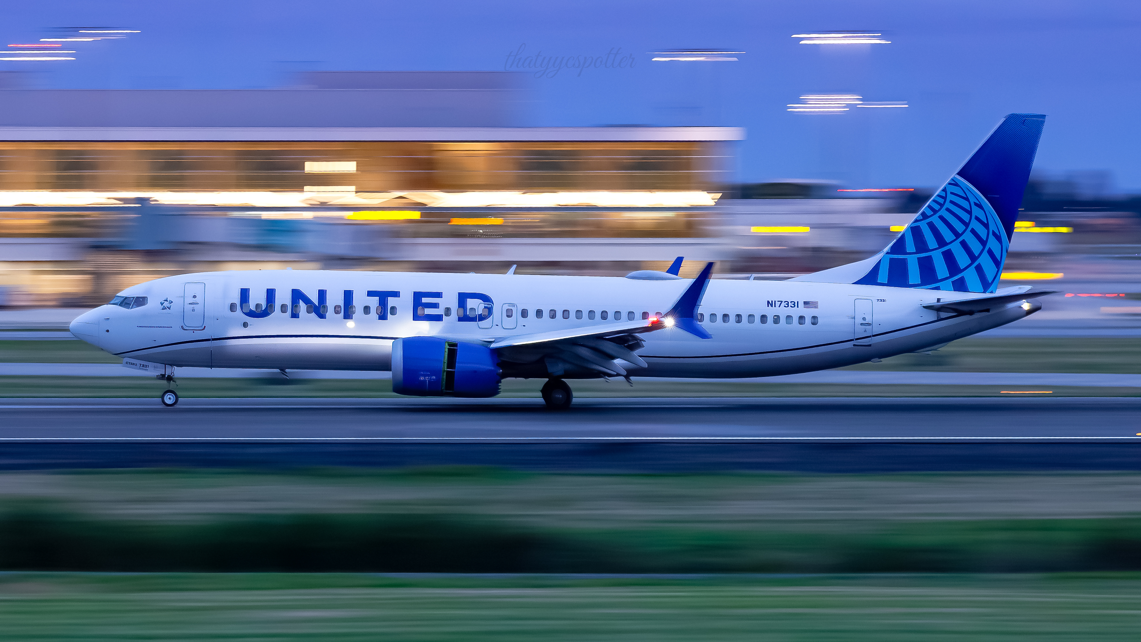 Boeing 737 MAX 8