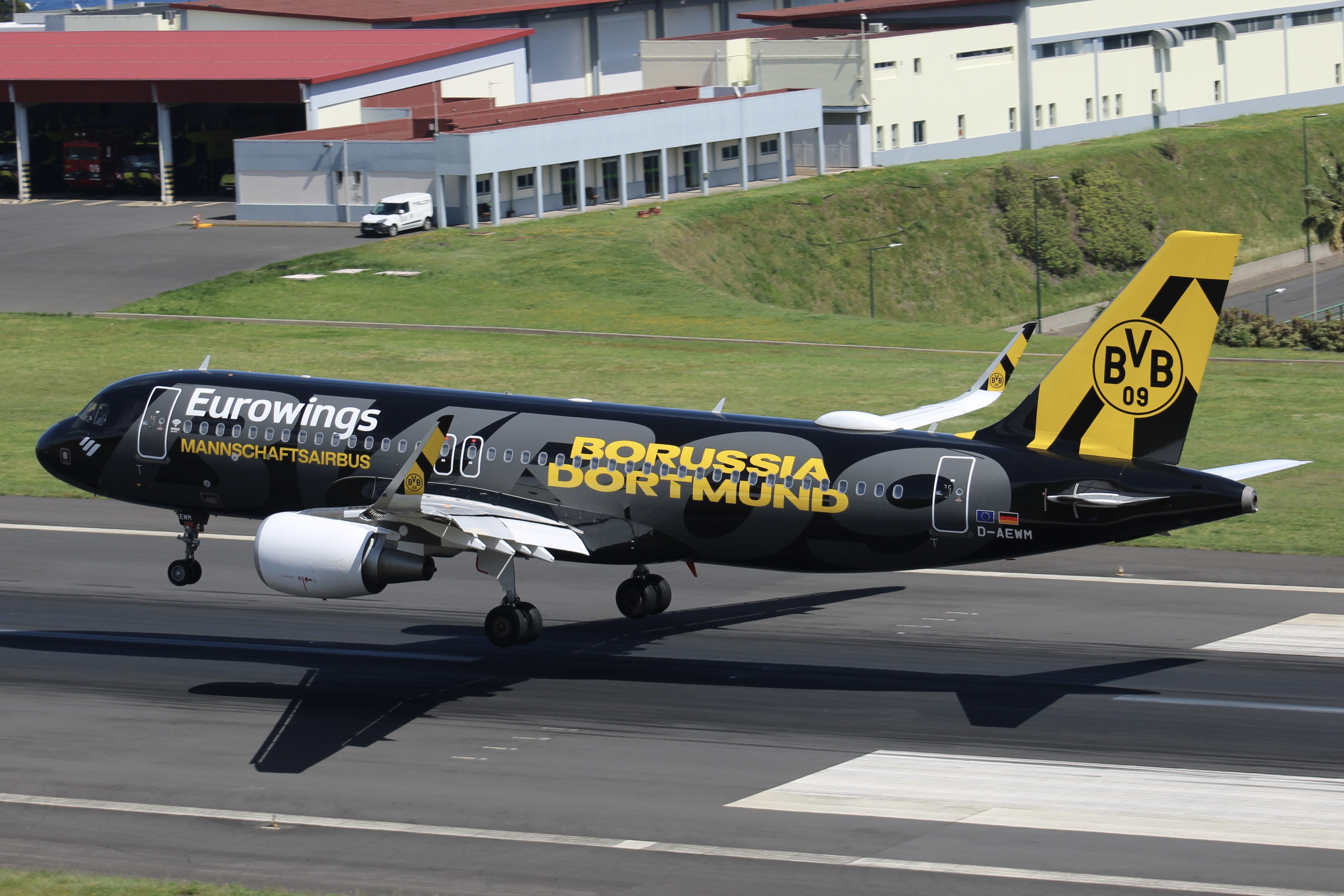 Airbus A320-214