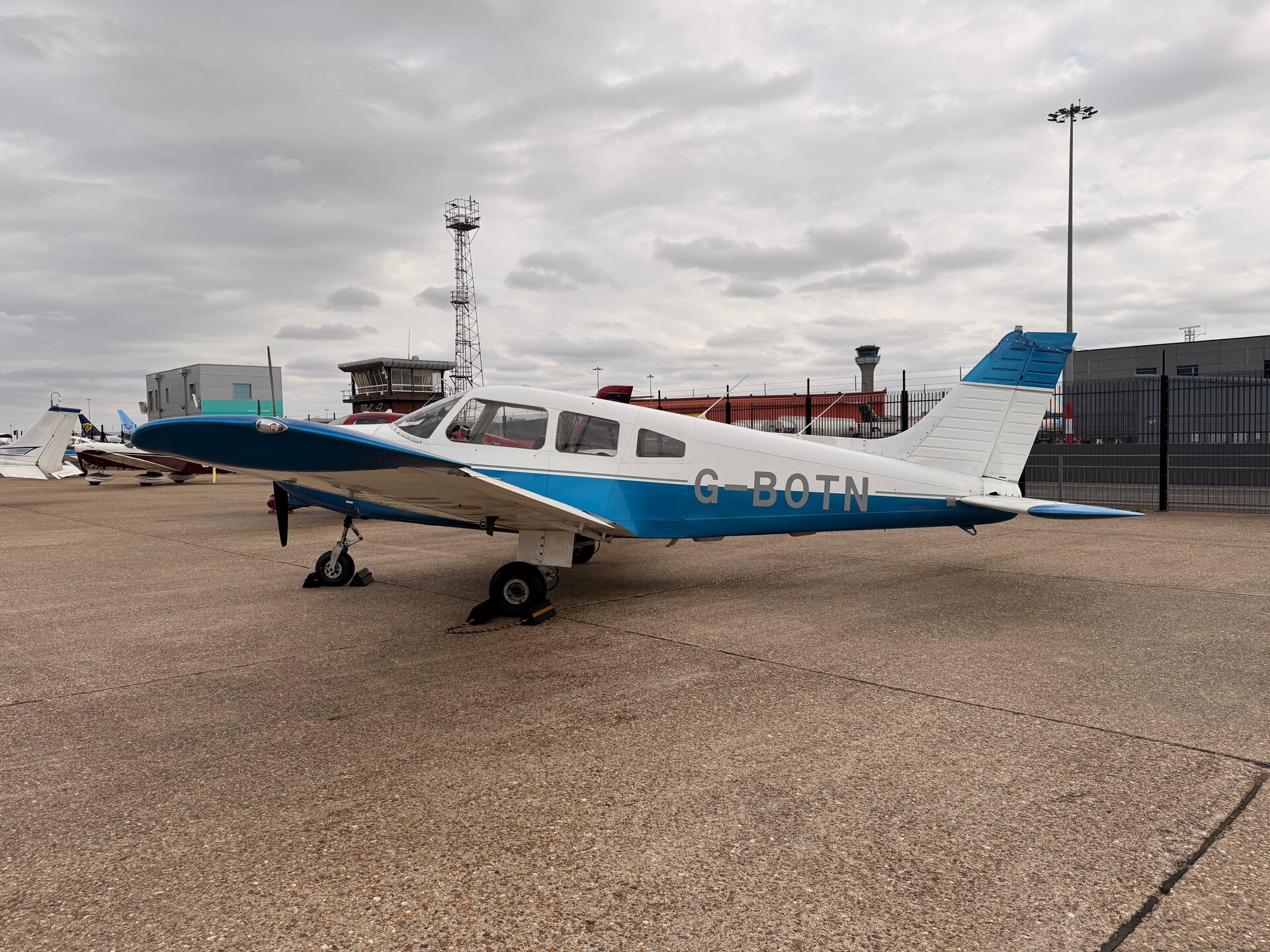 Piper PA-28 Cherokee (likely Warrior or Archer variant)